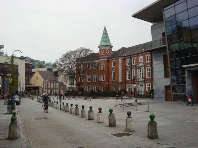 A bela cidade de Cork onde fica a escola CEW